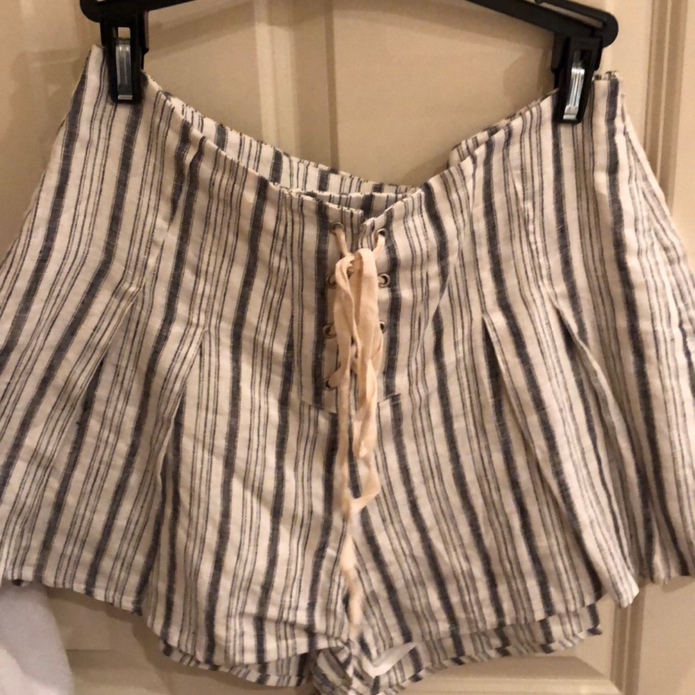 Tie up stripped shorts